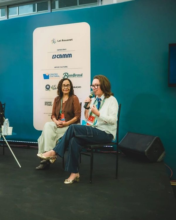 Cláudia Weiss em mesa de debate na FLI Araxá
